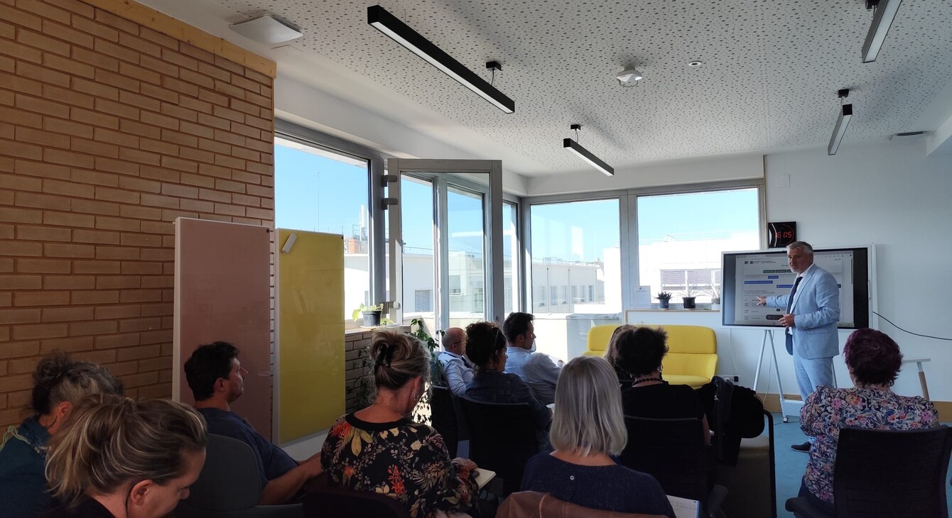 Notre ecole faisons la ensemble - séminaire de rentrée. Jean-Charles Diry - Conseiller académique du Recteur pour l’innovation / Directeur Adjoint Ecole Académique de Formation Continue s'adresse au public présent.  